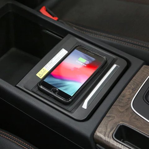 Безпровідна зарядка QI для Audi Q5L / SQ5 2018-2021 р.в. Прев'ю 1